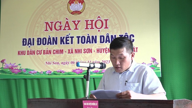 Ban Công tác mặt trận bản Chim thông qua báo cáo kết quả thực hiện các cuộc vận động, các phong trào thi đua yêu nước của khu dân cư bản Chim.