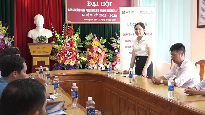 Bà Ngô Thị Nhạn, Phó Trưởng phòng Kinh doanh Tây Thanh Hoá chia sẻ về danh hiệu sản phẩm Bảo hiểm Agribank.