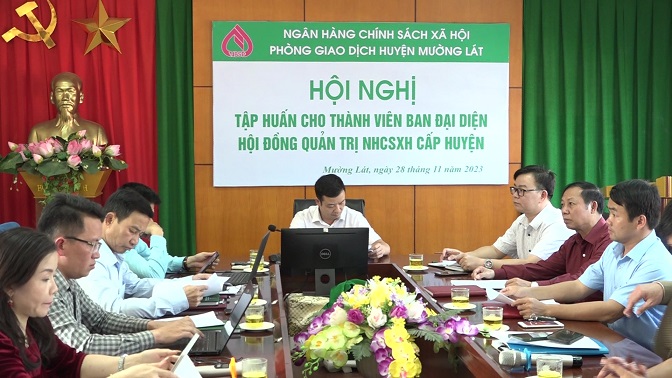 Đồng chí Mai Xuân Giang chủ trì Hội nghị tập huấn tại điểm cầu trực tuyến Ngân hàng CSXH huyện Mường Lát.