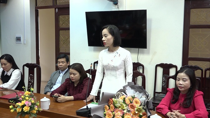Tân trưởng phòng Văn hoá - Thông tin huyện Lò Thị Thiết phát biểu nhận nhiệm vụ.