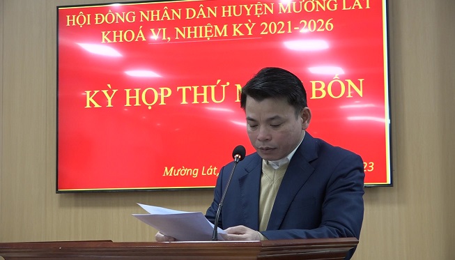 Đồng chí Hà Văn Ca, Uỷ viên Ban Chấp hành Tỉnh uỷ, Bí thư Huyện uỷ, Chủ tịch HĐND huyện phát biểu bế mạc Kỳ họp.