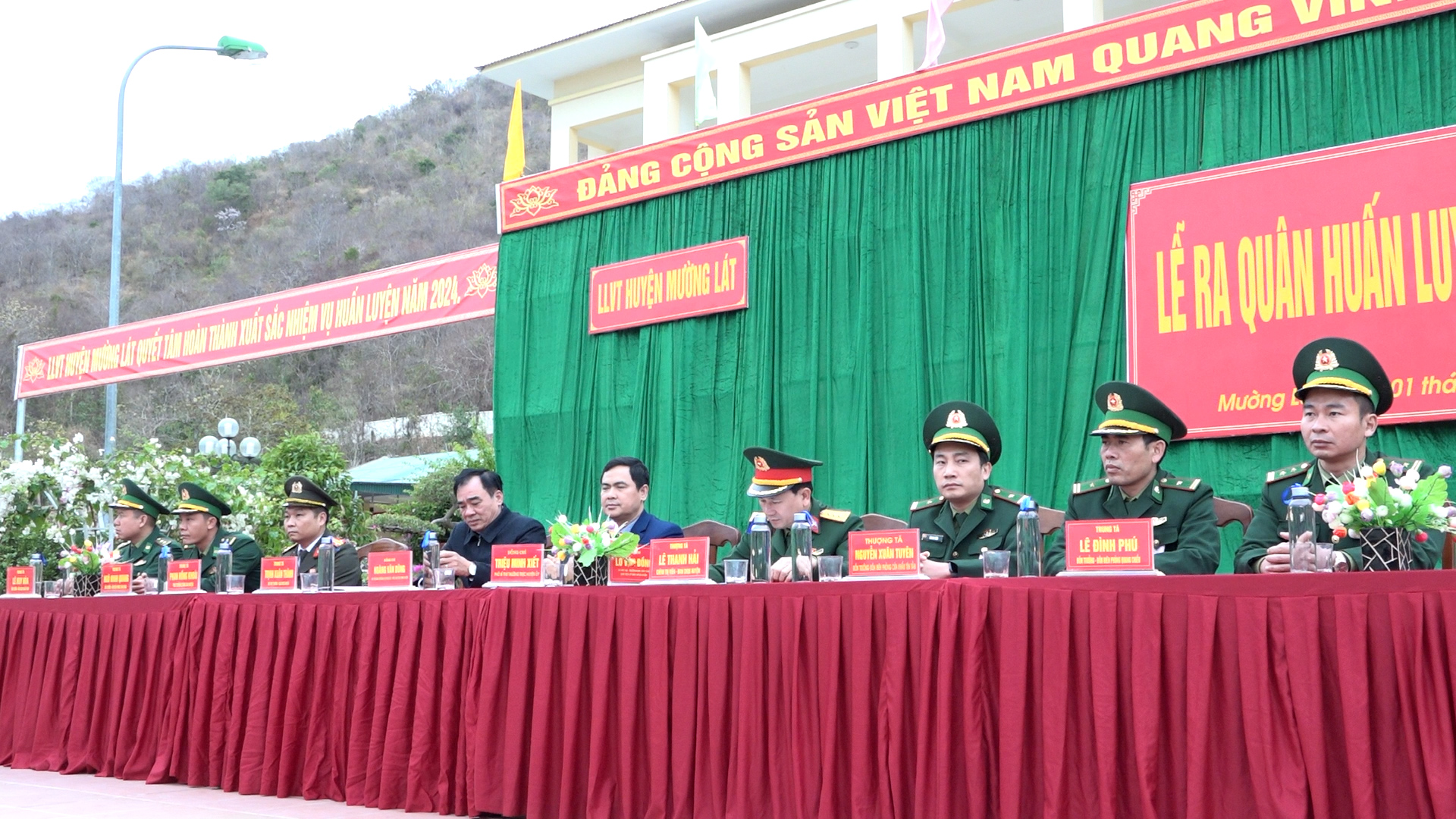 Các đồng chí đại biểu tham dự buổi lễ.