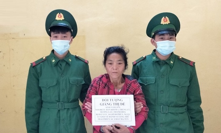 Đối tượng Giàng Thị Dế tại cơ quan điều tra.