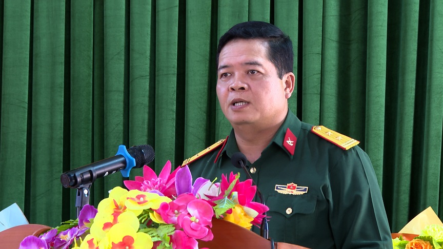 Trung tá Phan Duy Thuận, Phó Cục trưởng Cục Hậu cần/ Quân khu 4 phát biểu giao nhiệm vụ tại Hội nghị.