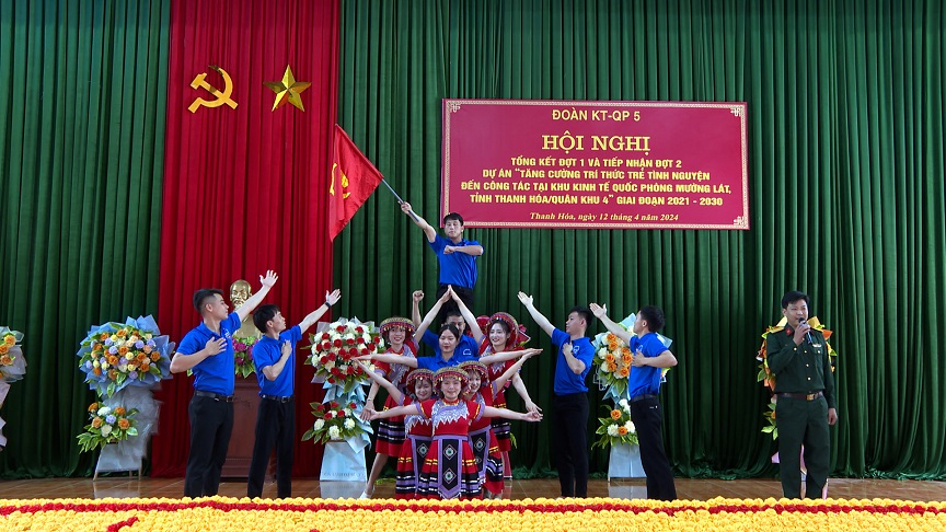 Tiết mục văn nghệ chào mừng Hội nghị.