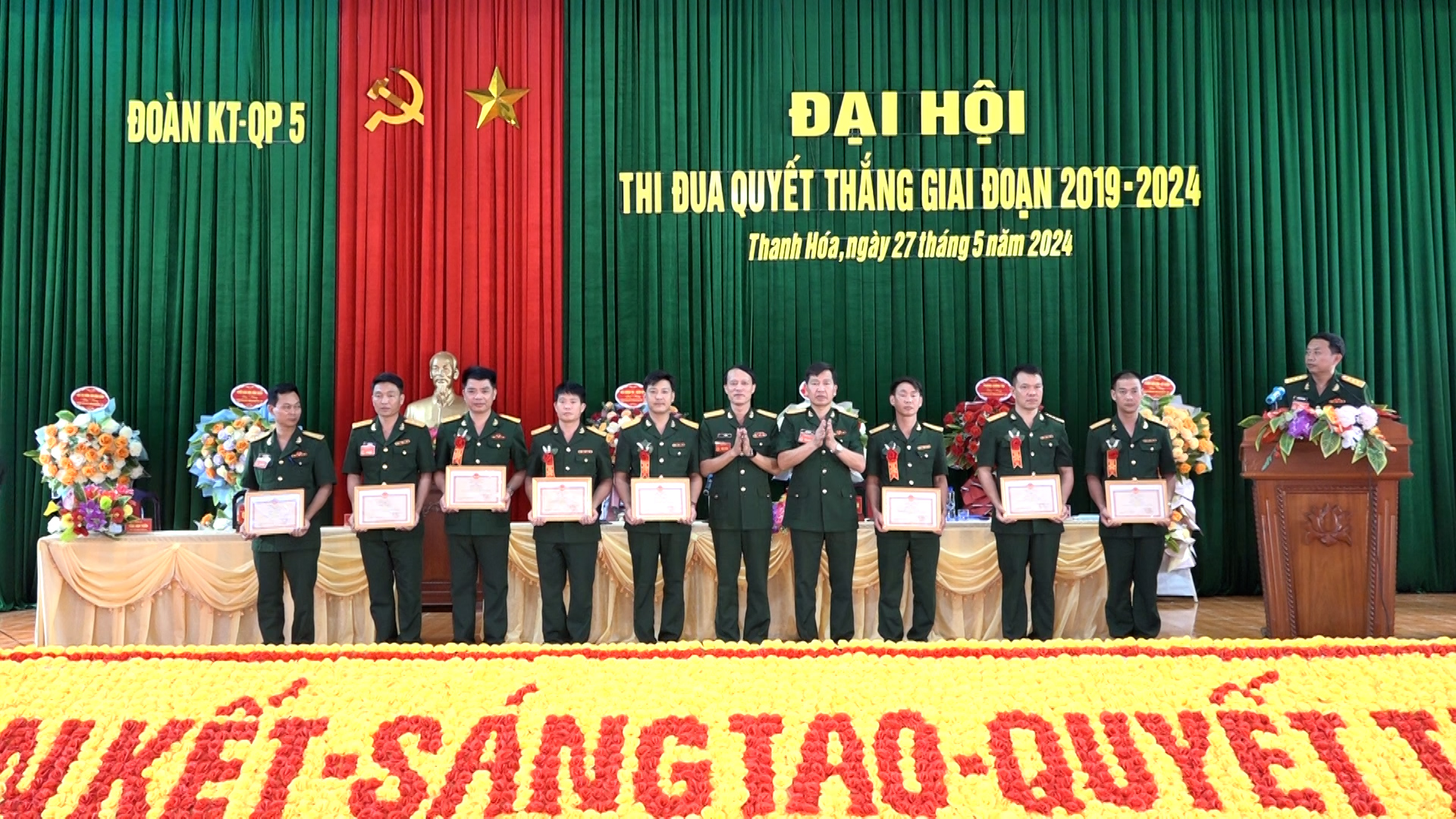 Các tập thể và cá nhân được khen thưởng tại Đại hội.
