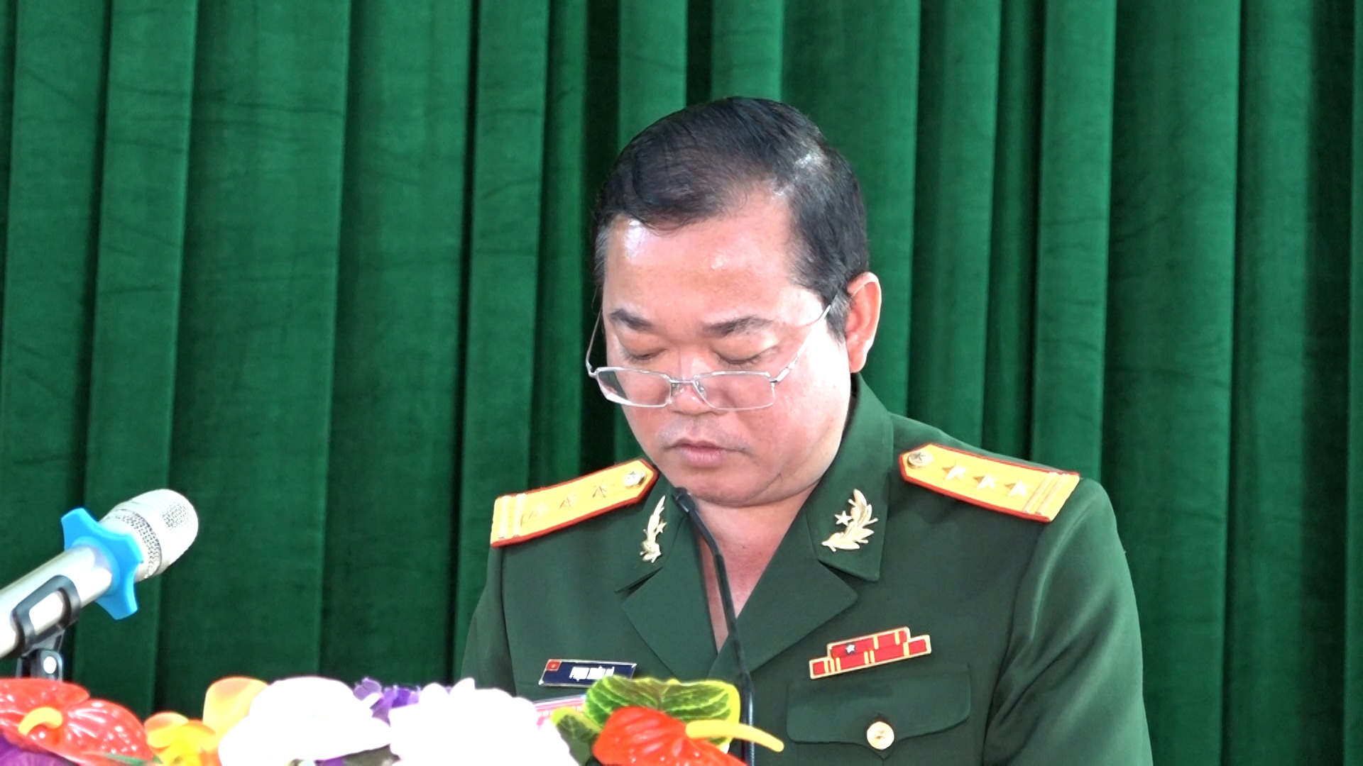 Đồng chí Thượng tá Phạm Xuân Hà, Trưởng phòng Tuyên huấn, Quân khu 4 phát biểu chỉ đạo tại Đại hội.