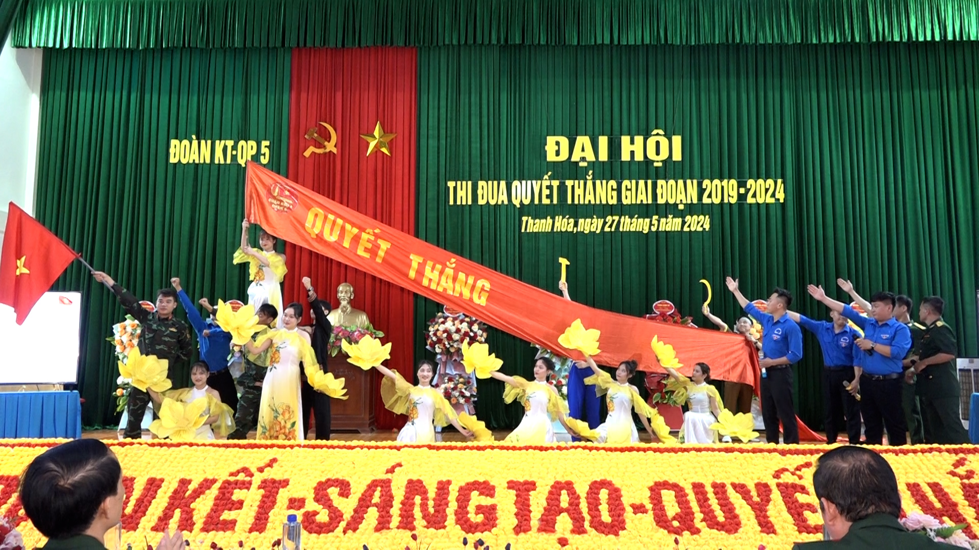 Tiết mục văn nghệ chào mừng Đại hội.