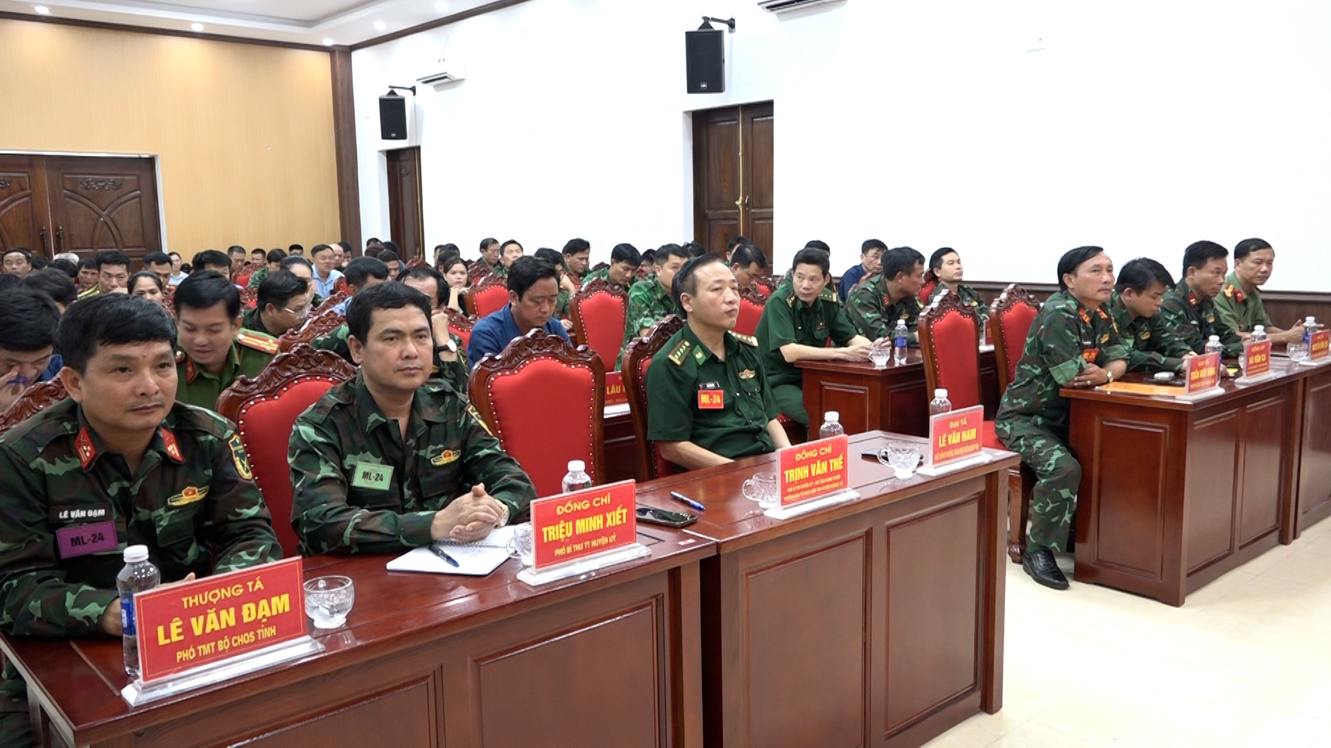 Các đại biểu tham dự buổi lễ bế mạc.