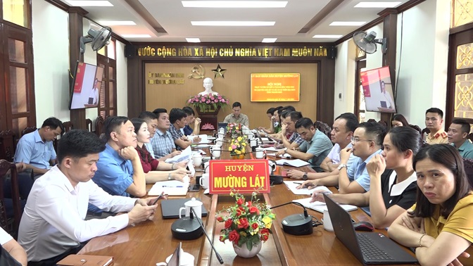 Toàn cảnh hội nghị tại điểm cầu huyện Mường L át