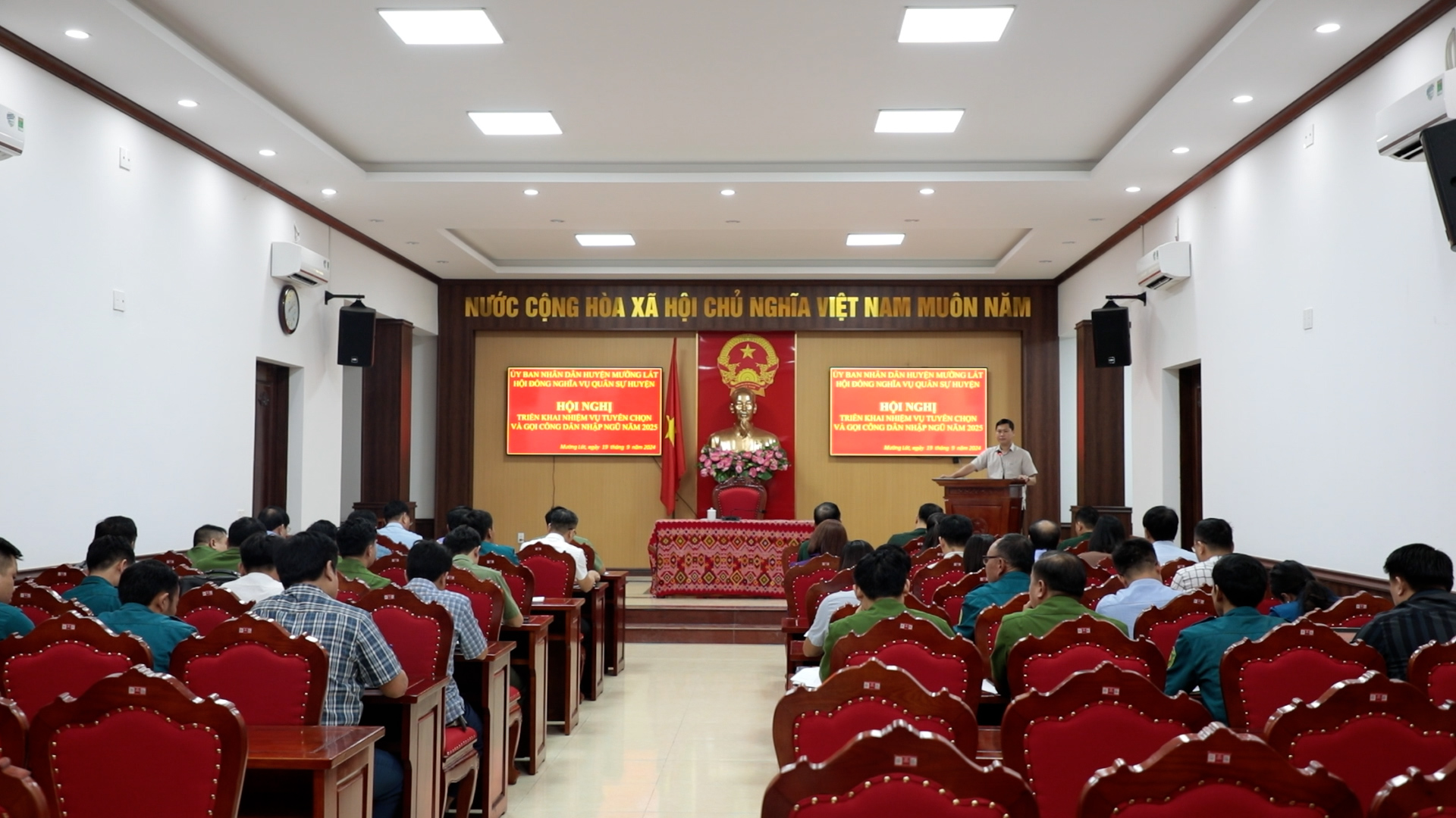 Toàn cảnh hội nghị.