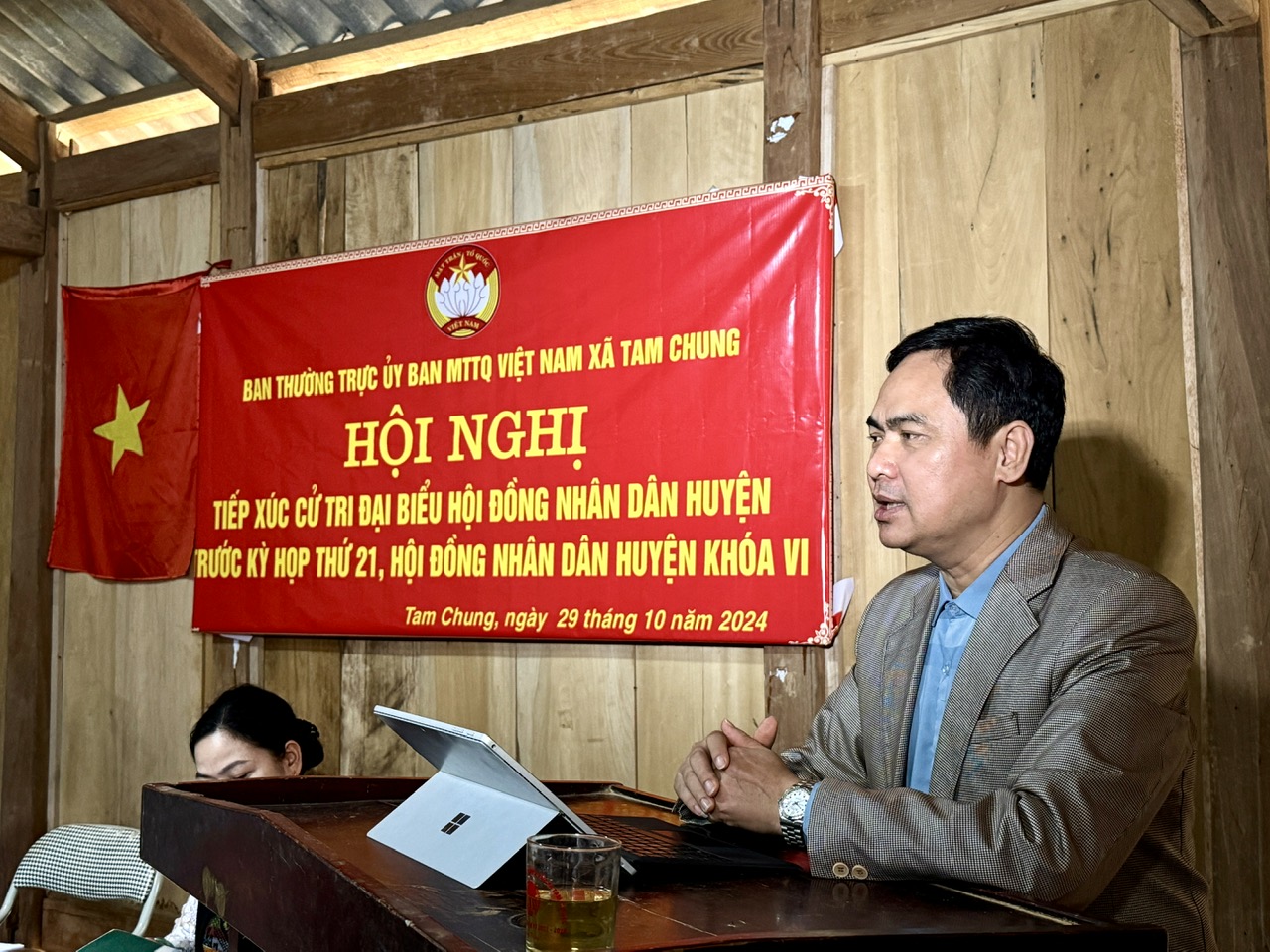 Ông Triệu Minh Xiết, Phó Bí thư Thường trực Huyện uỷ giải trình những ý kiến, kiến nghị của cử tri thuộc thẩm quyền