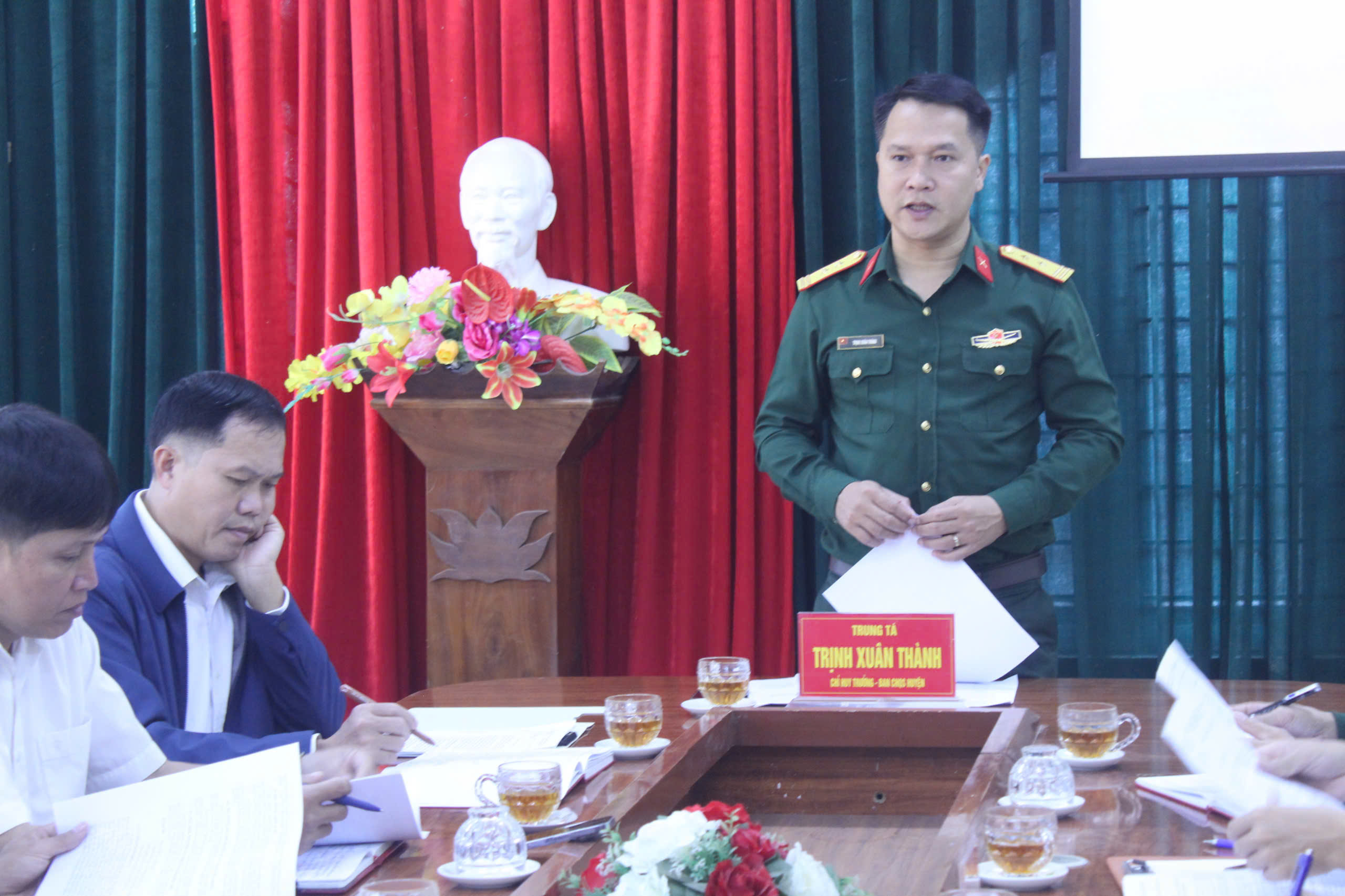 Chỉ huy trưởng Ban Chỉ huy Quân sự huyện Trịnh Xuân Thành phát biểu kết luận buổi kiểm tra.