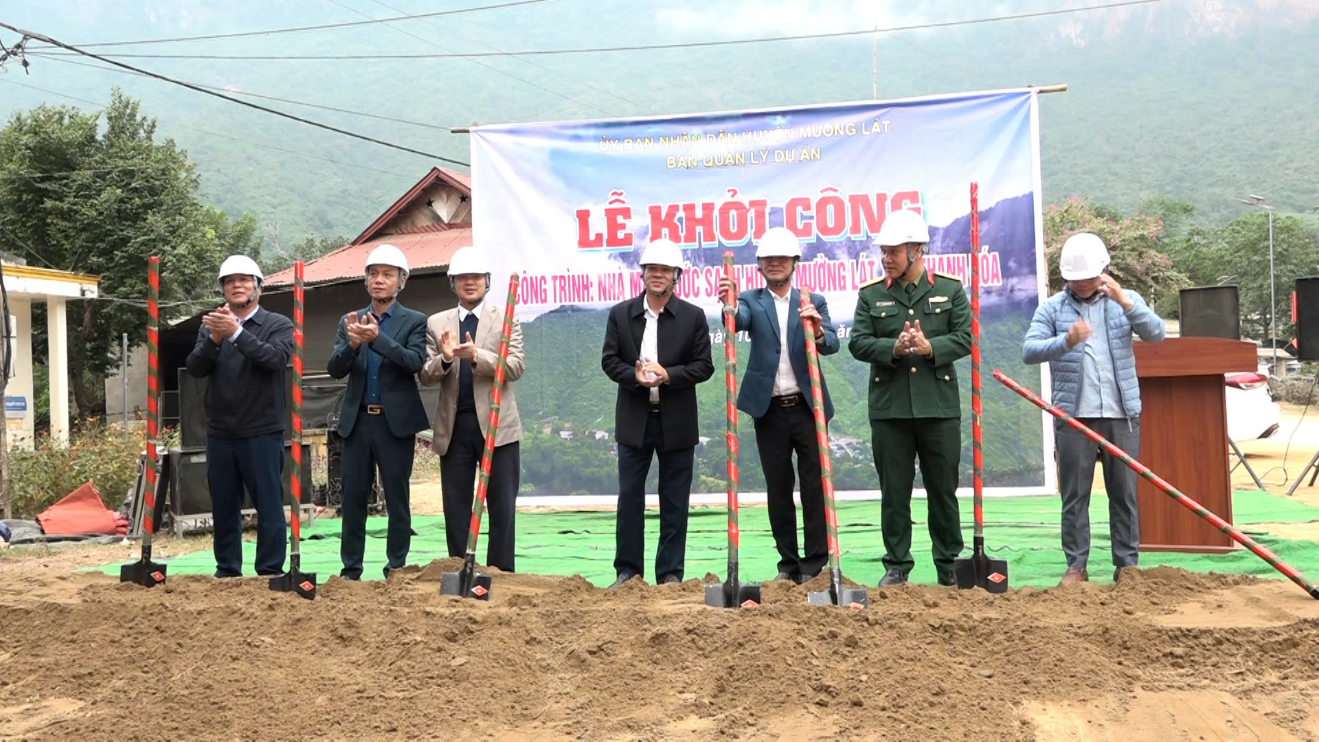 Các đại biểu Khởi công công trình