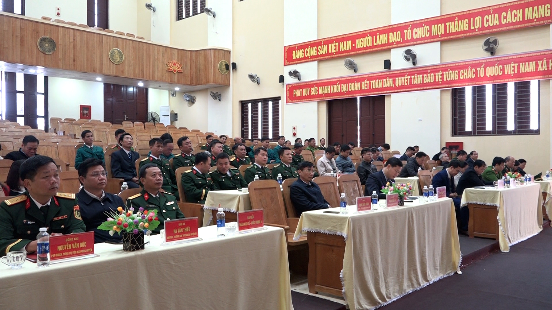 Các đại biểu tham dự buổi gặp mặt.