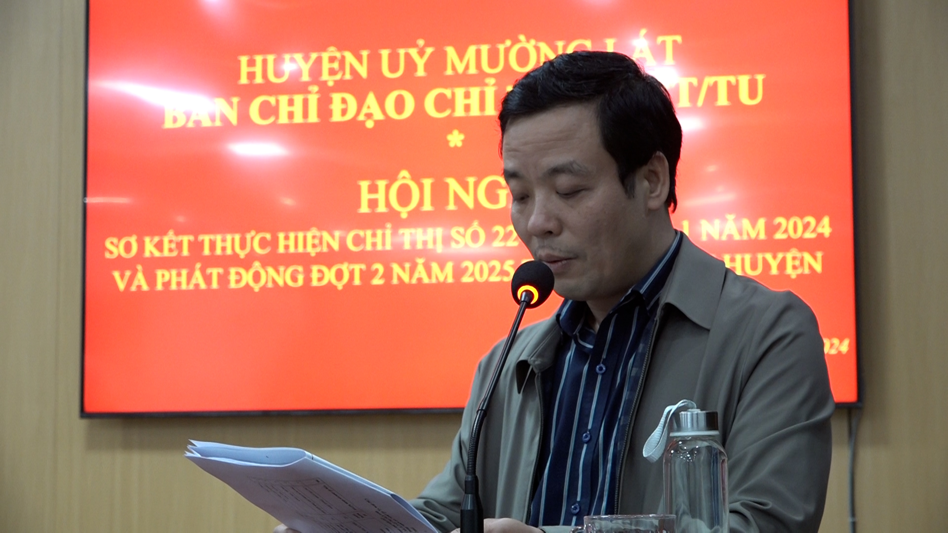 Đồng chí Mai Xuân Giang - Phó Chủ tịch Ủy ban Nhân dân huyện thông qua thư kêu gọi.