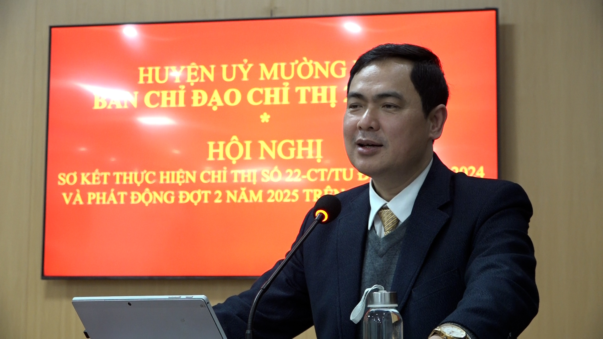 Phó Bí thư Thường trực Huyện ủy Triệu Minh Xiết phát biểu kết luận hội nghị.