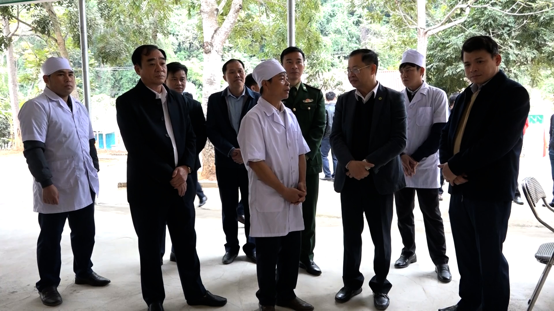 Kiểm tra cơ sở vật chất trạm y tế xã Mường Chanh.