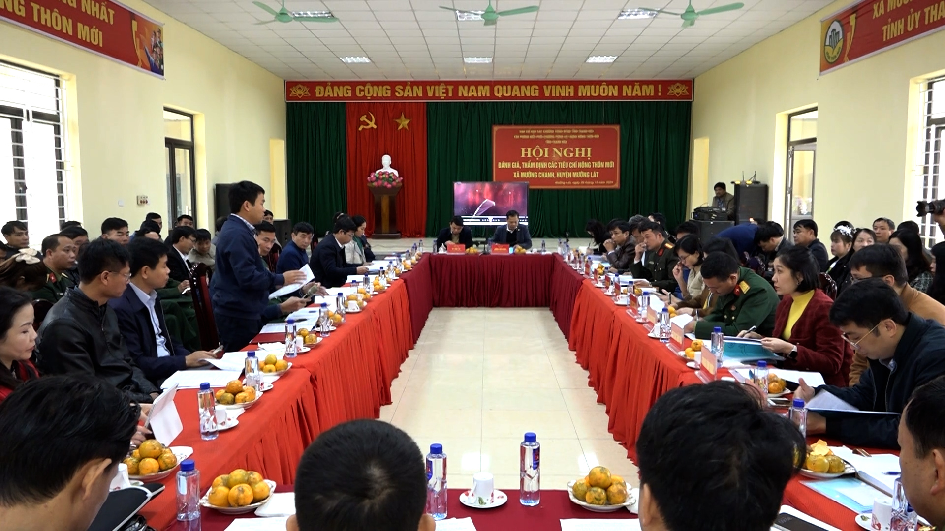 Đoàn kiểm tra làm việc với xã Mường Chanh.