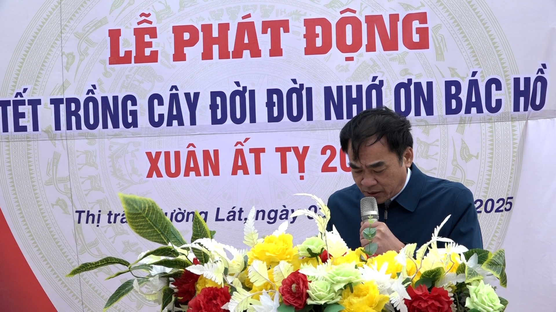 Phó Chủ tịch UBND huyện Hoàng Văn Dũng phát biểu phát động lễ trồng cây Xuân Ất Tỵ 2025.