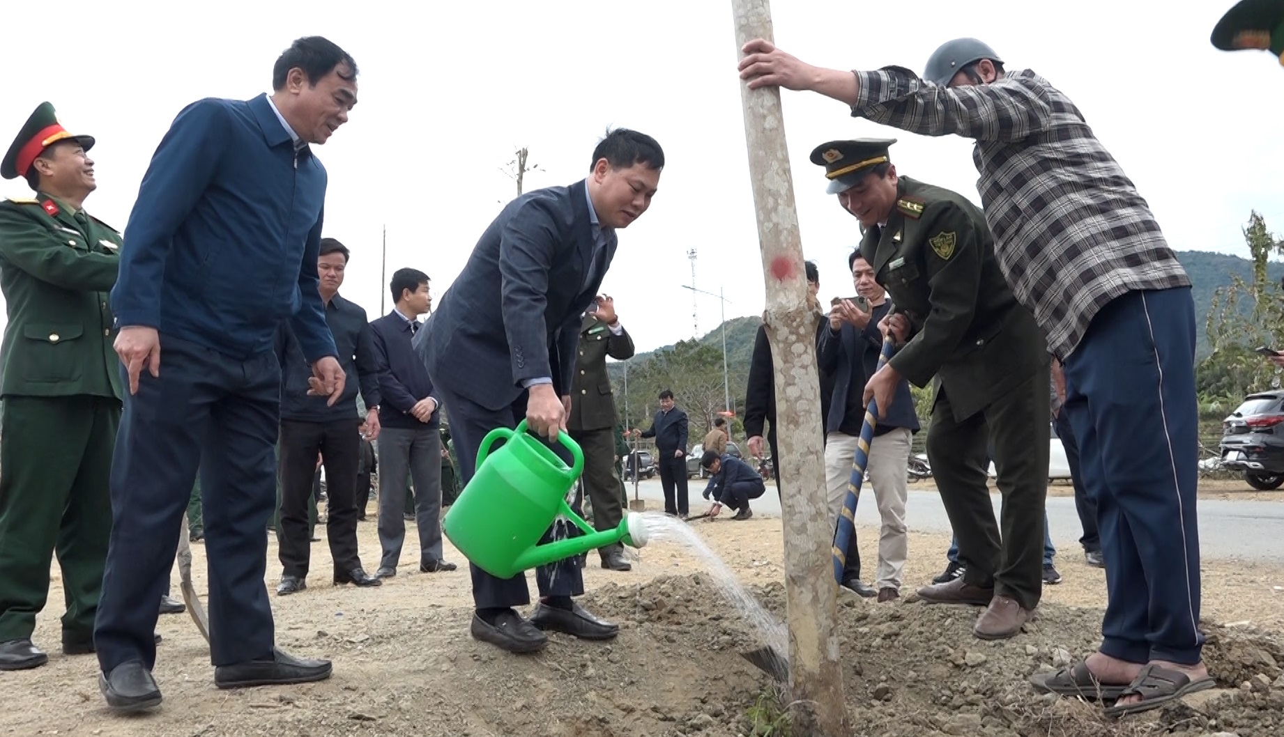 Các đồng chí lãnh đạo dự buổi lễ.