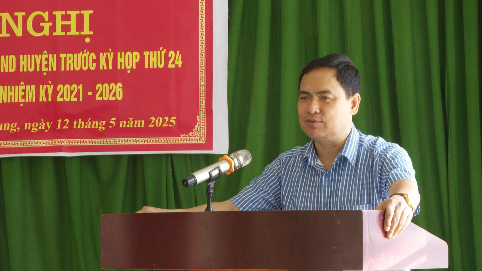 Ông Triệu Minh Xiết – Phó Bí Thư Thường trực Huyện ủy đã tiếp thu ý kiến và giải trình các kiến nghị của cử tri thuộc thẩm quyền.