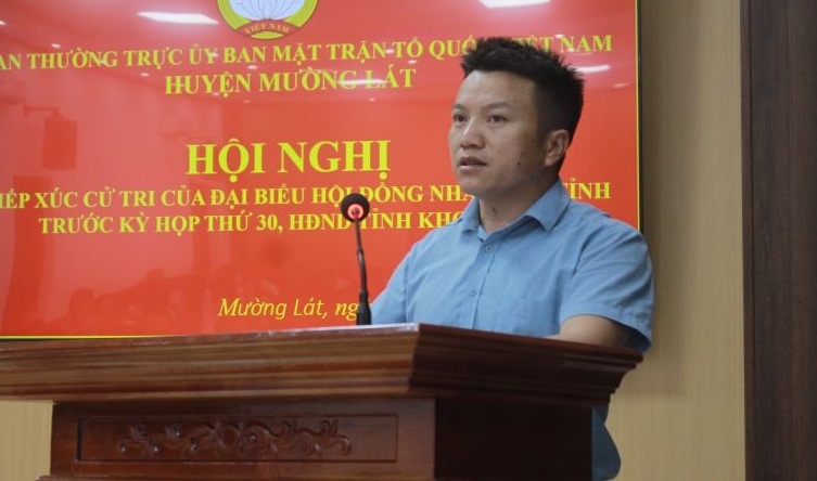 Cử tri xã Trung Lý kiến nghị.